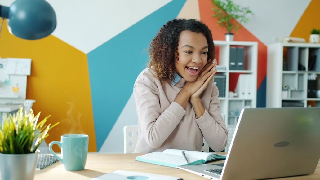 Small business owner using Snoosh